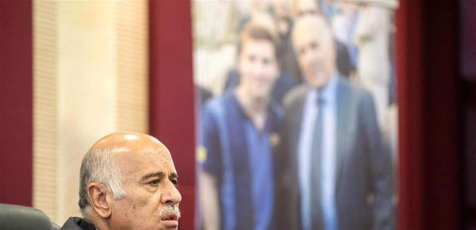 بسبب "حرق قميص ميسي".. الفيفا يوقف رئيس الاتحاد الفلسطيني