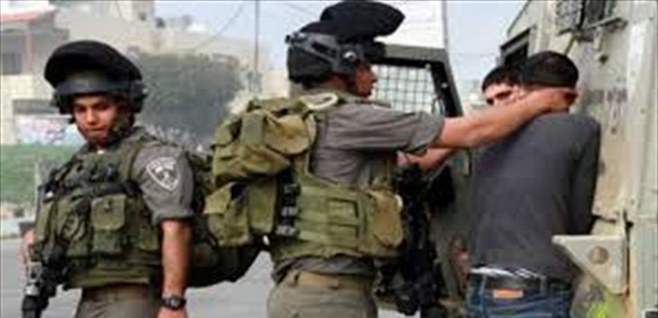 اسرائيل تعتقل 10 فلسطينيين من الضفة الغربية