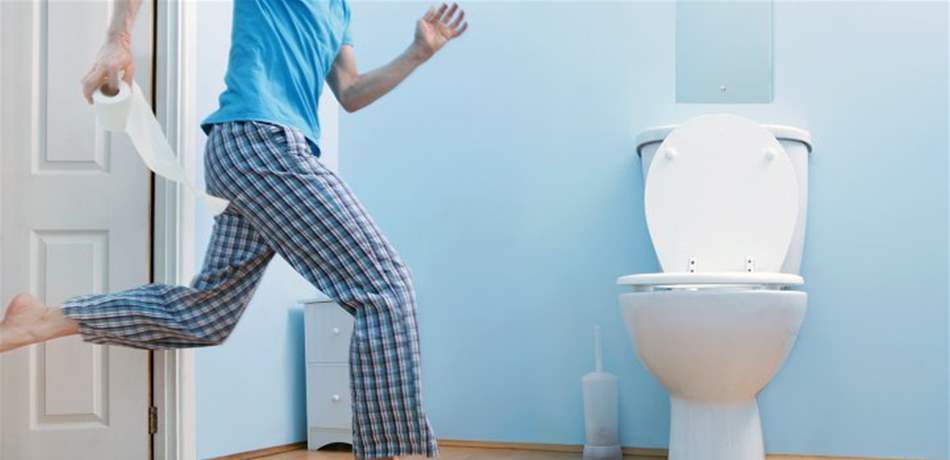 دخل الحمّام فتفاجأ بشخص أمامه