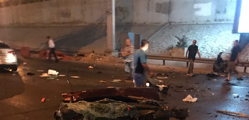 بالصور والفيديو.. قتلى وجرحى بحادث سير على أوتوستراد الاسد