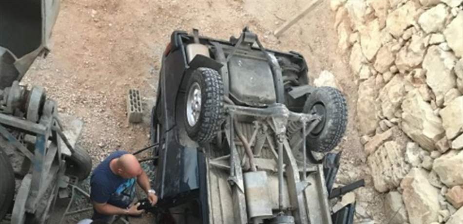 إصابة شخص نتيجة إنقلاب سيارة رباعية الدفع في الضنية