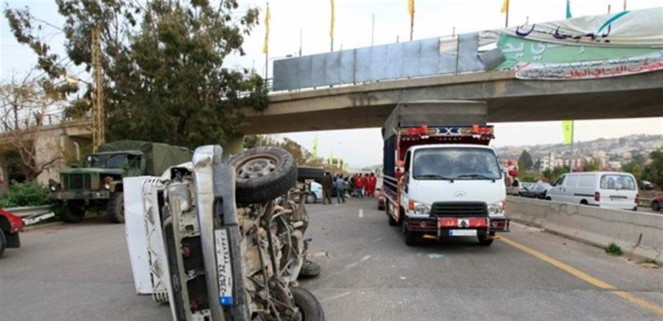 فضائح طرقات الموت في لبنان.. لا إضاءة ولا فاصل بين الاتجاهين! 