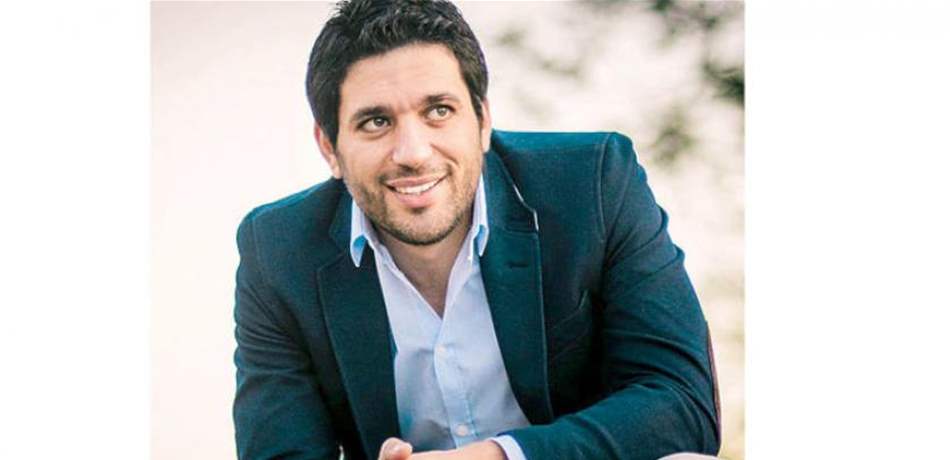 بالفيديو: حسن الردّاد في بيروت.. و19 فتاة تفاجئنه في صالون الحلاقة!