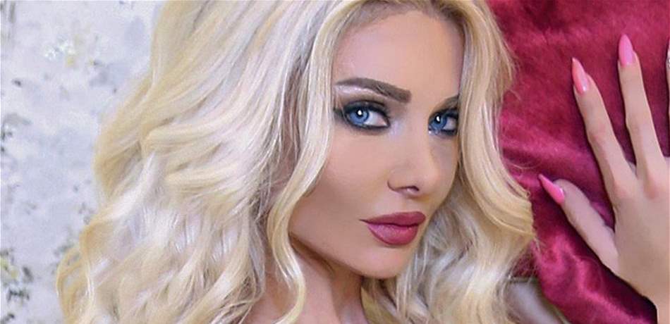 من جديد.. ميريام كلينك بصورة مثيرة بملابس داخلية من "الفرو"!