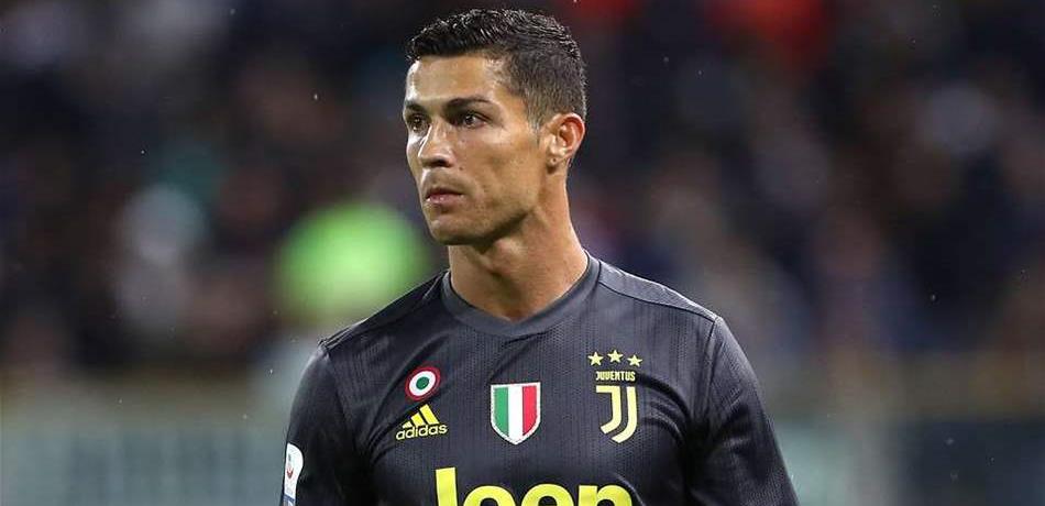رونالدو يقلّد مراسلًا تلفزيونيًا بحركات "طفولية"! (فيديو)