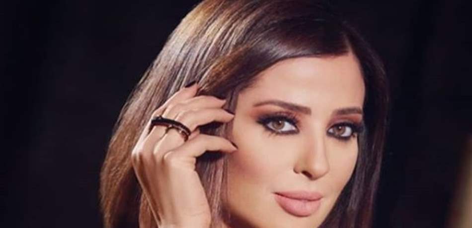 طفل يطلب يدّ وفاء الكيلاني على الهواء.. وردّة فعلها طريفة (فيديو)