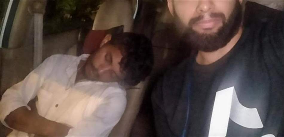زبون لـ"أوبر" يضطر لقيادة السيارة بنفسه.. لأنّ السائق "سكران"!