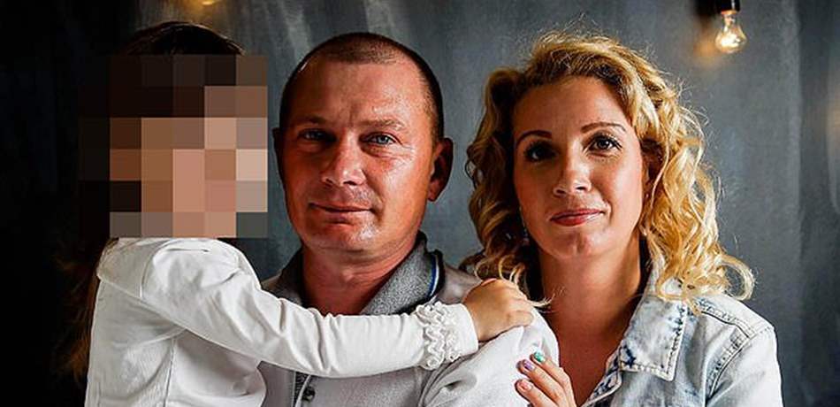 فيديو مروع.. حمل جثة زوجته في حقيبة بعد قتلها للتخلص منها