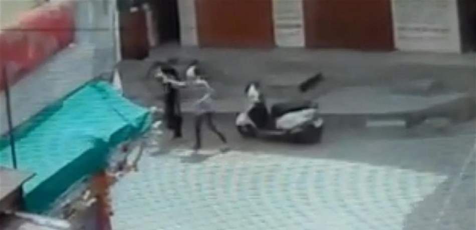 "عشيق" غاضب ينتقم من نجمة رفضت الزواج به.. هكذا شوّه وجهها! (فيديو) 