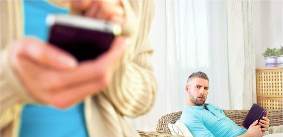 هكذا تتعاملين مع زوجكِ في حالِ وضعَ كلمة مرور على هاتفه