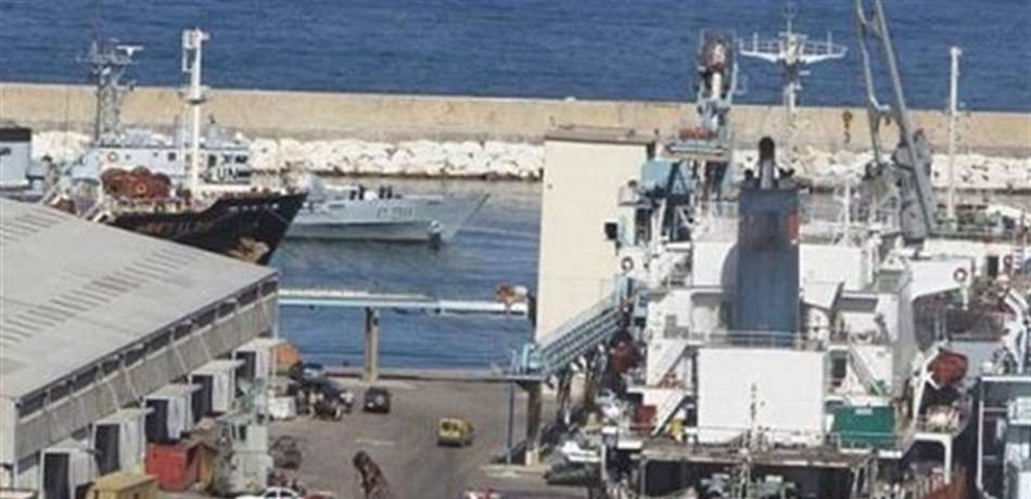 "الجمارك" تضبط ألبسة مهربة على متن باخرة في طرابلس