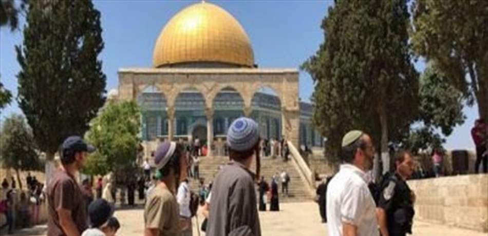 عشرات المستوطنين يقتحمون المسجد الأقصى