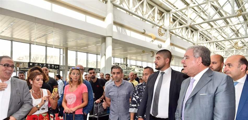 المشنوق من مطار بيروت: أعتذر من الناس والاشكال انتهى!