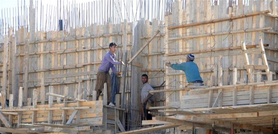بعد سقوط جسم صلب على مواطنة.. شبيب يوقف الورشة في هذه المنطقة 