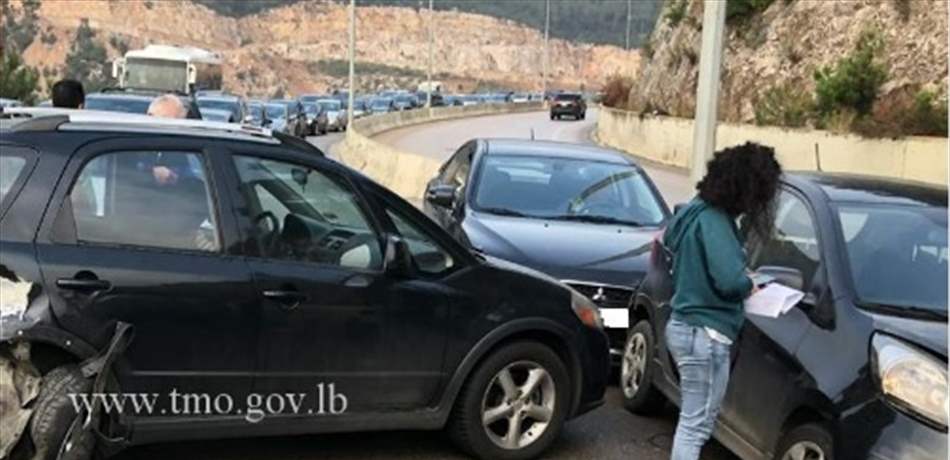 تصادم بين 6 مركبات على اوتوستراد  المتن السريع باتجاه نهر الموت (صورة)
