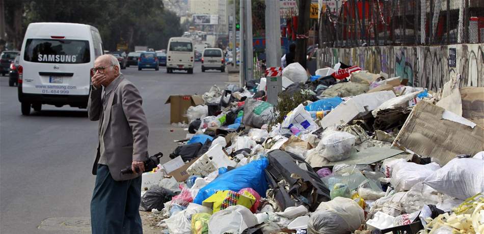 صحيفة أميركية للبنانيين: تستحمّون بالبراز وهواؤكم قد يصبح مسرطنًا!