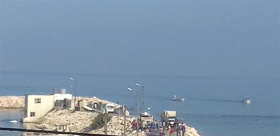 الجيش: انقاذ مركبي صيد غرقا قبالة معمل دير عمار