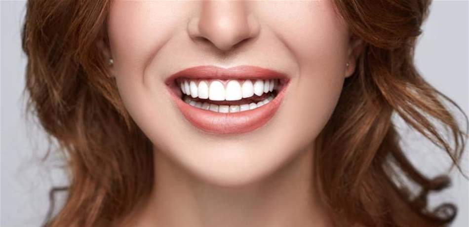 طرق طبيعية غير ضارة لتبييض أسنانِك