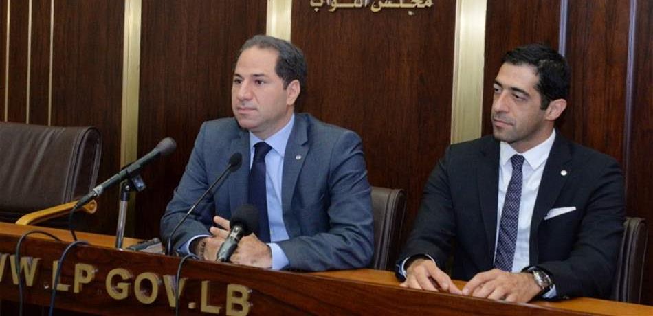 "الكتائب" تتقدّم بإقتراح قانون يلغي تعويضات النواب مدى الحياة