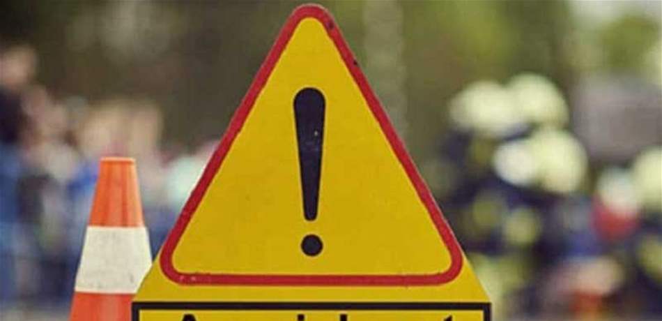 حادث على اوتوستراد المنية يؤدي الى اصطدام سيارة بالفاصل الاسمنتي (صورة)