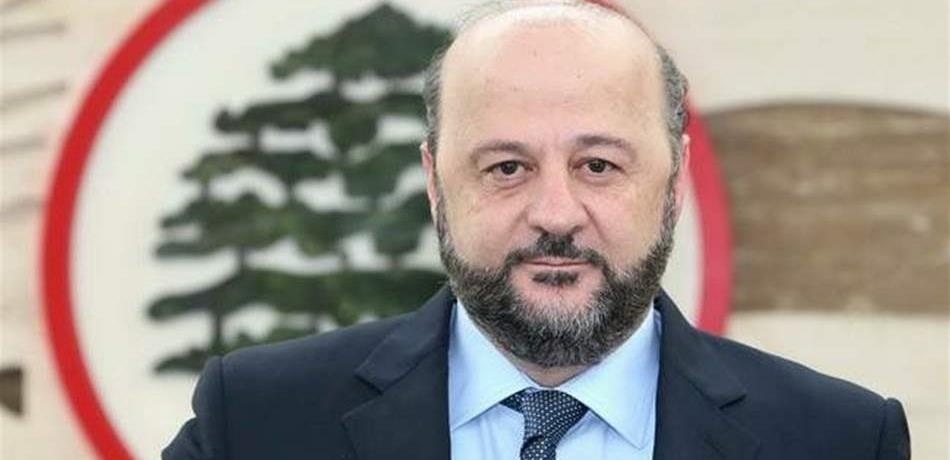 ملحم الرياشي.. يومٌ في الحقل وآخر في مكتبة الدَّير! 