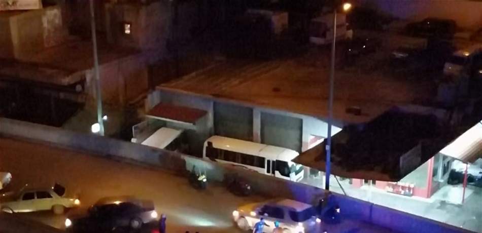 صُدم على متن دراجته النارية فوقعَ عن الجسر (صورة) 