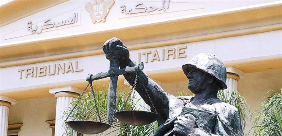 مرافق سياسي بارز أمام القضاء.. والسبب حيّة!
