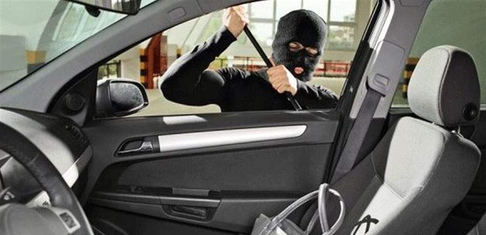 عملية نوعية لـ"المعلومات".. توقيف شخص يقوم بعمليات سرقة من داخل السيارات! 