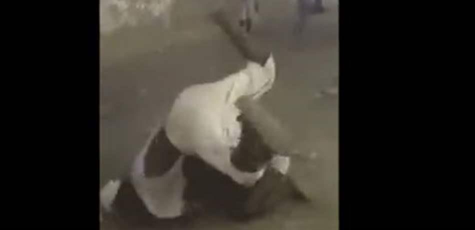 امرأة تُسقط رجلاً أرضاً بالضربة القاضية! (فيديو) 