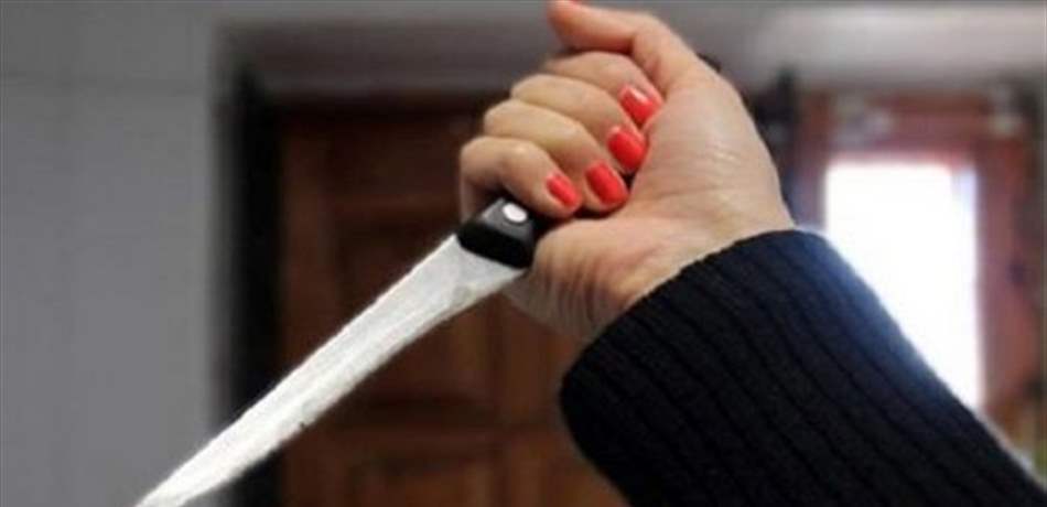 طعنت 14 طفلاً أمام الروضة 