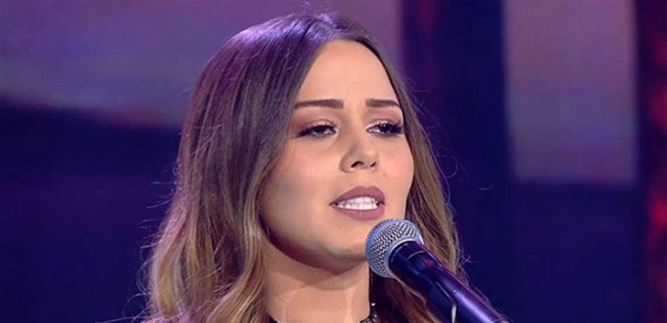 نجمة "آراب آيدول" تعتزل الفن وتنهار بالبكاء (فيديو)