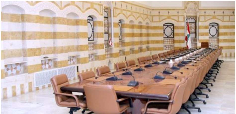 غزل من تحت الطاولة.. بين مَن ومَن؟