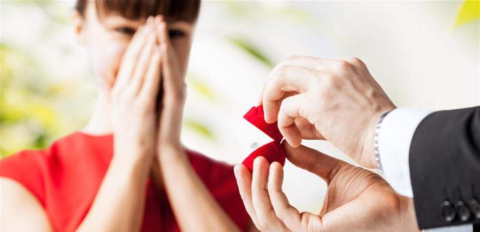 صورة لعرض زواج تشعل مواقع التواصل!