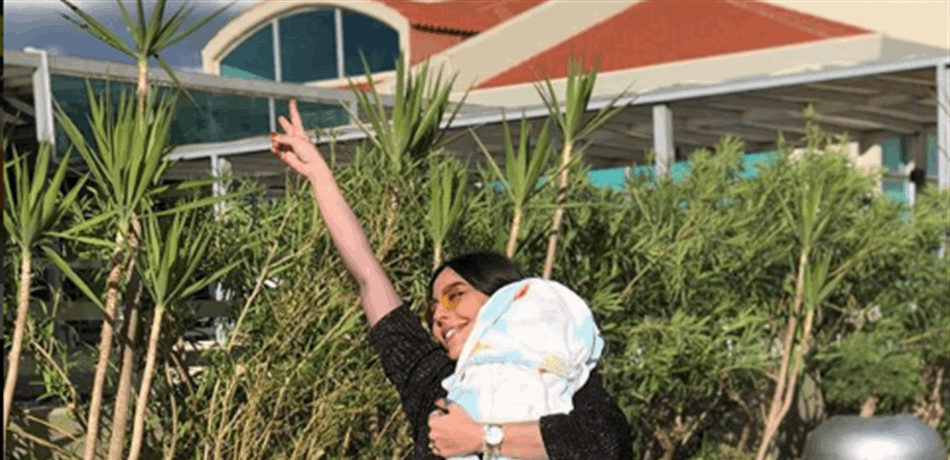 بعد وضع ابنها الأول.. ليلى اسكندر تثير الجدل بفستان مكشوف الصدر!