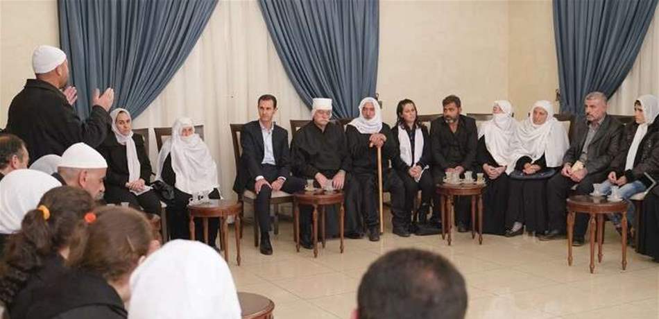 الأسد يستقبل مخطوفي السويداء المحررين