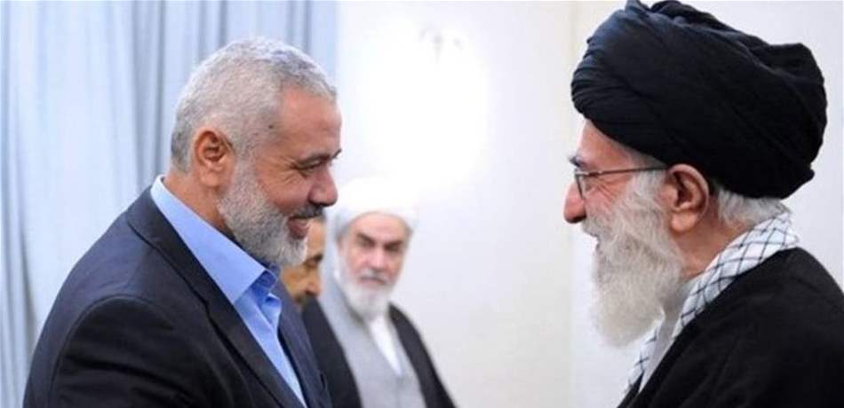 هدية من "حماس" الى خامنئي.. ما هو محتواها؟ (صورة)