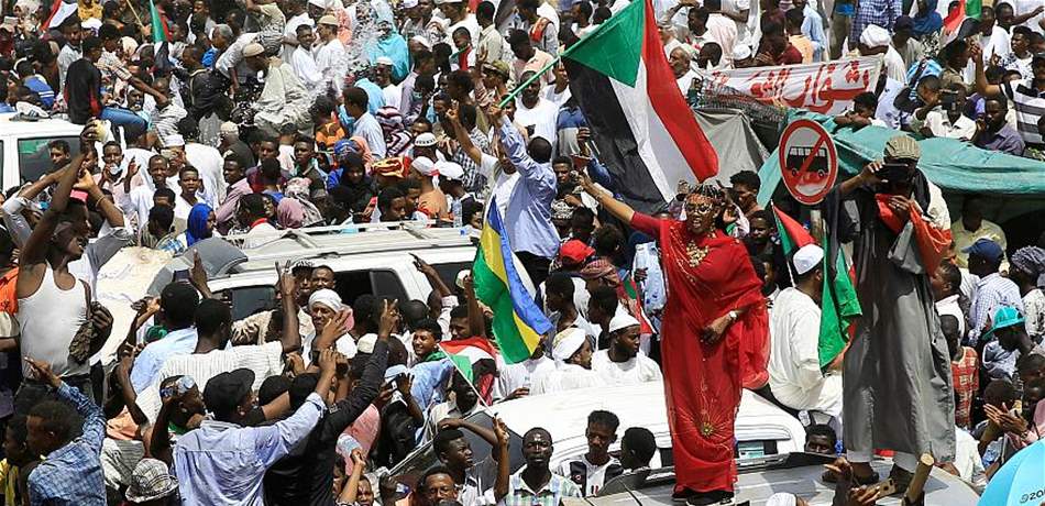 قياديان في حركة الإحتجاج بالسودان: لا مفاوضات مع المجلس العسكري! 