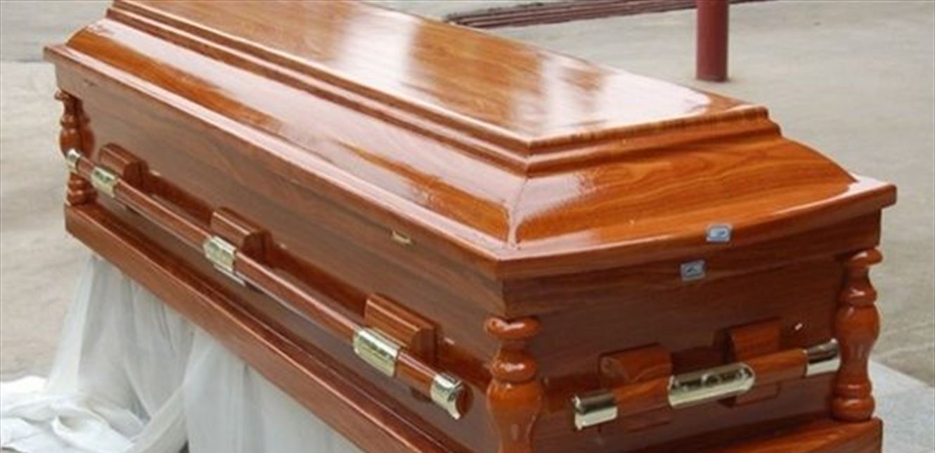 حادثة غريبة ونادرة.. معجبون يفتحون قبر مغنيهم الشاب!