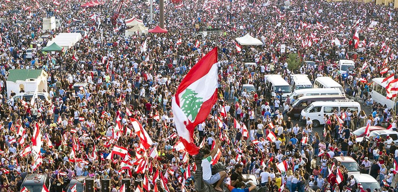 النعوت حلّت محل الألقاب.. هكذا عبّر اللبنانيون عن غضبهم! 