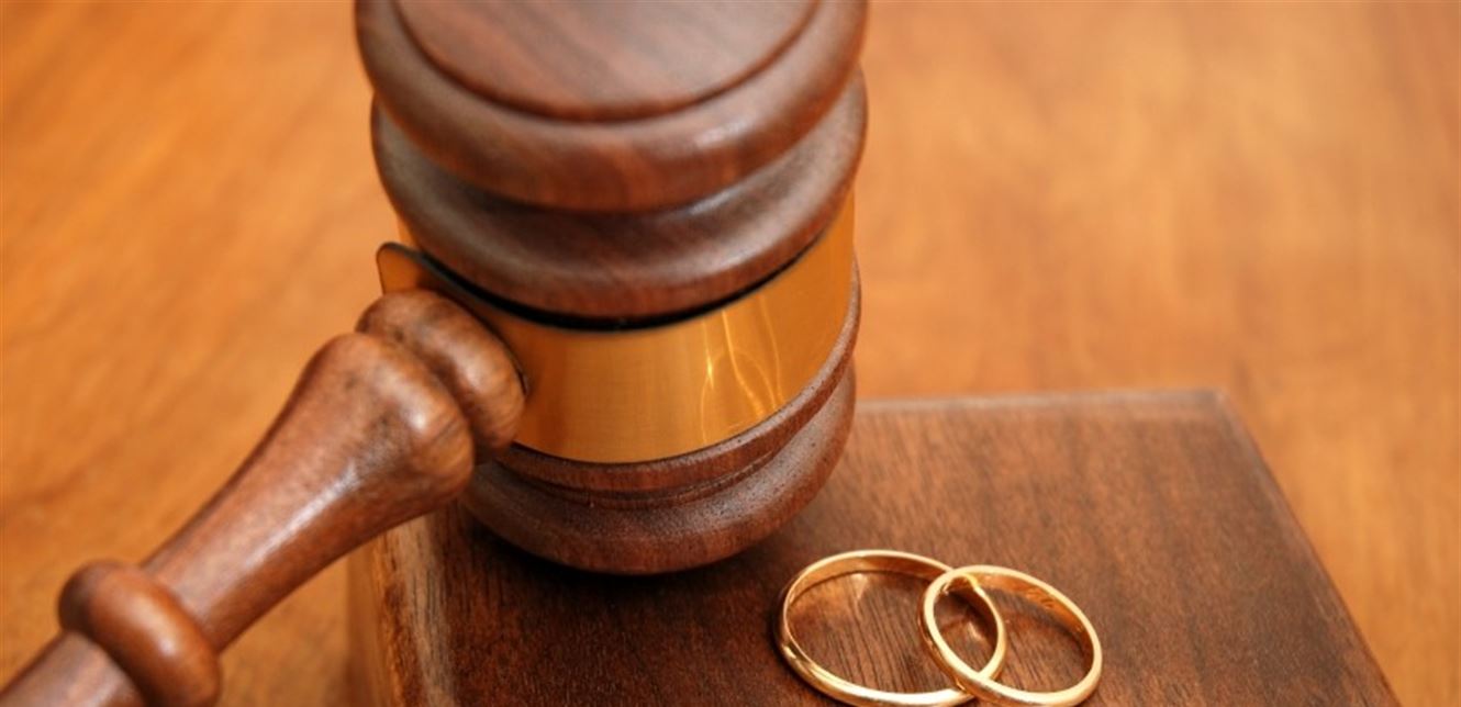إتّهمت زوجها بمعاشرة الرجال والتورّط مع مرابين