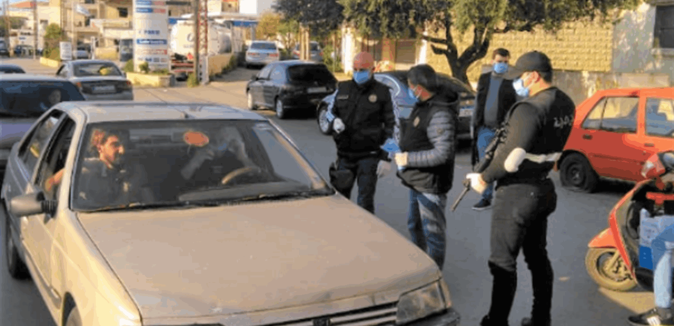 حواجز ودوريات لأمن الدولة في الشوف وتوزيع كمامات وفحص حرارة المواطنين 