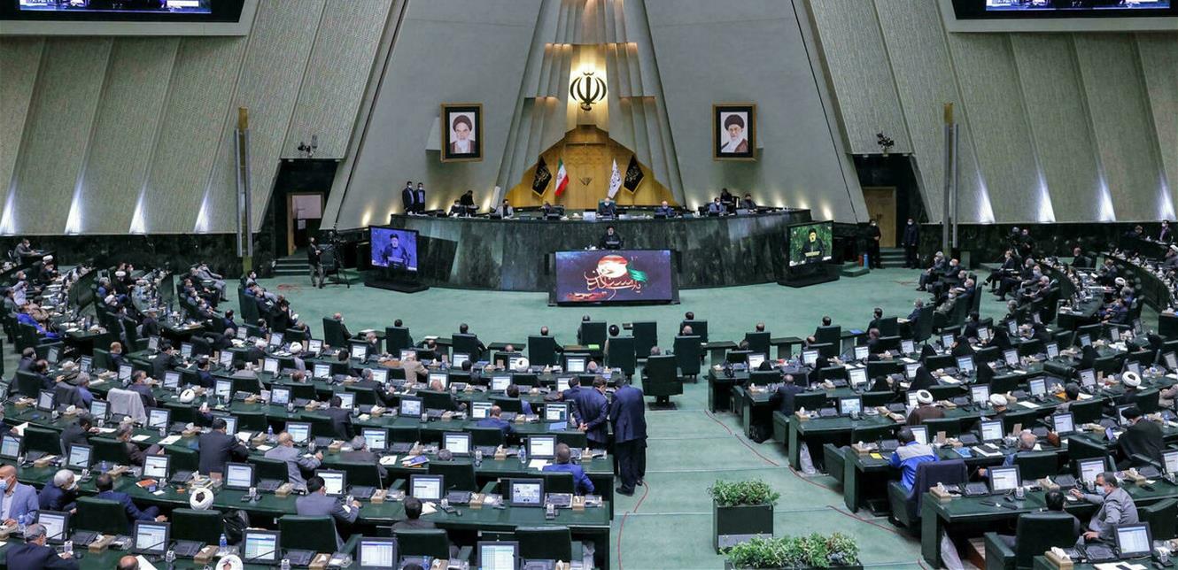 إحراق مكتب نائب إيراني بعد تصريحات عن احتجاجات 2019