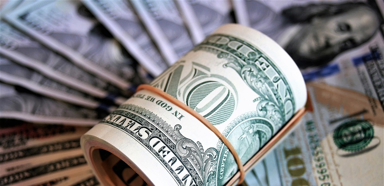 سعر الدولار ينخفض مجدداً.. اليكم التسعيرة المتداولة عصراً 