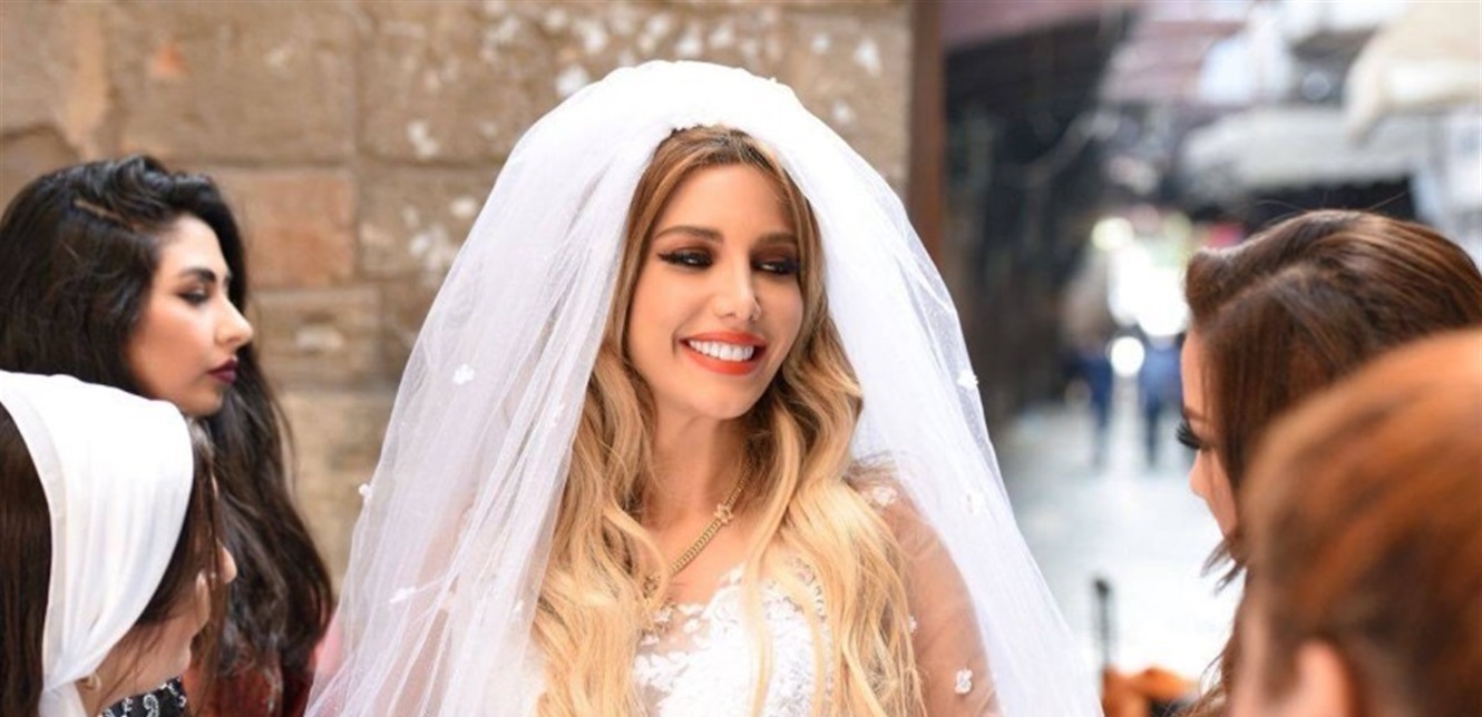 صاحبة أغنية "أنا دندن" بلوك جديد.. شاهدوا كيف أصبحت دانا الحلبي (صور)