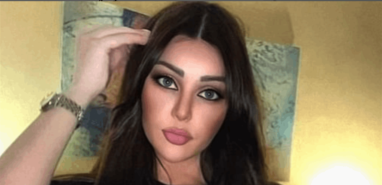 فنانة لبنانية تظهر بروب الاستحمام وتبدو نسخة عن هيفا وهبي! (صورة)