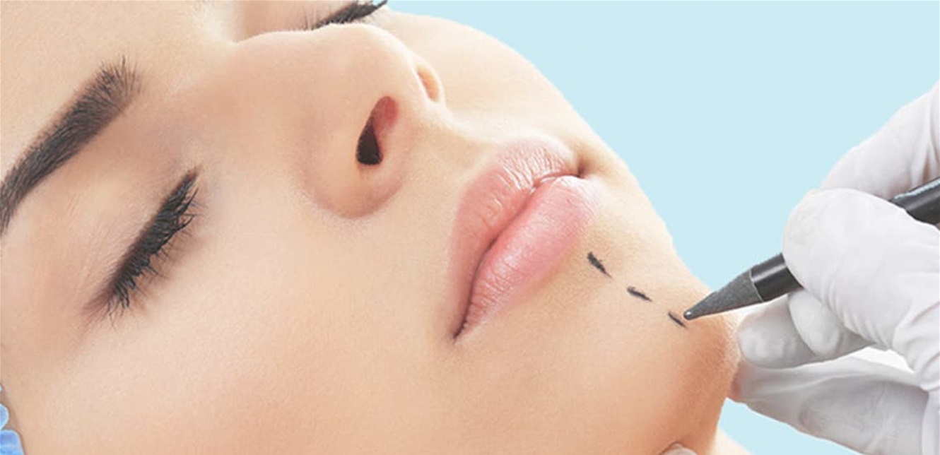 في أي سن يفضل إجراء أول عملية تجميل؟