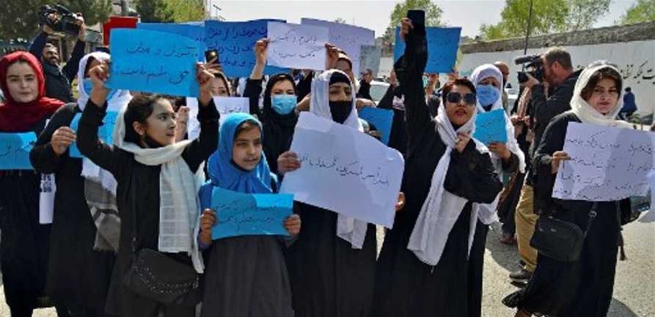 "افتحوا المدارس".. نساء أفغانستان يتظاهرن ضد طالبان
