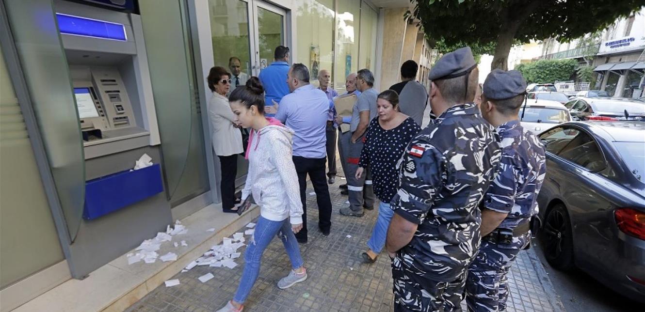 بشكل مفاجئ.. هذا ما فعلته مصارف مع المواطنين