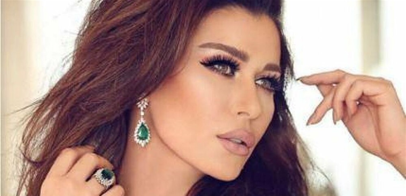 نادين الراسي تحمل رزمة من الدولارات: "ما تحبّي حدا أكتر من حالِك" (صورة)