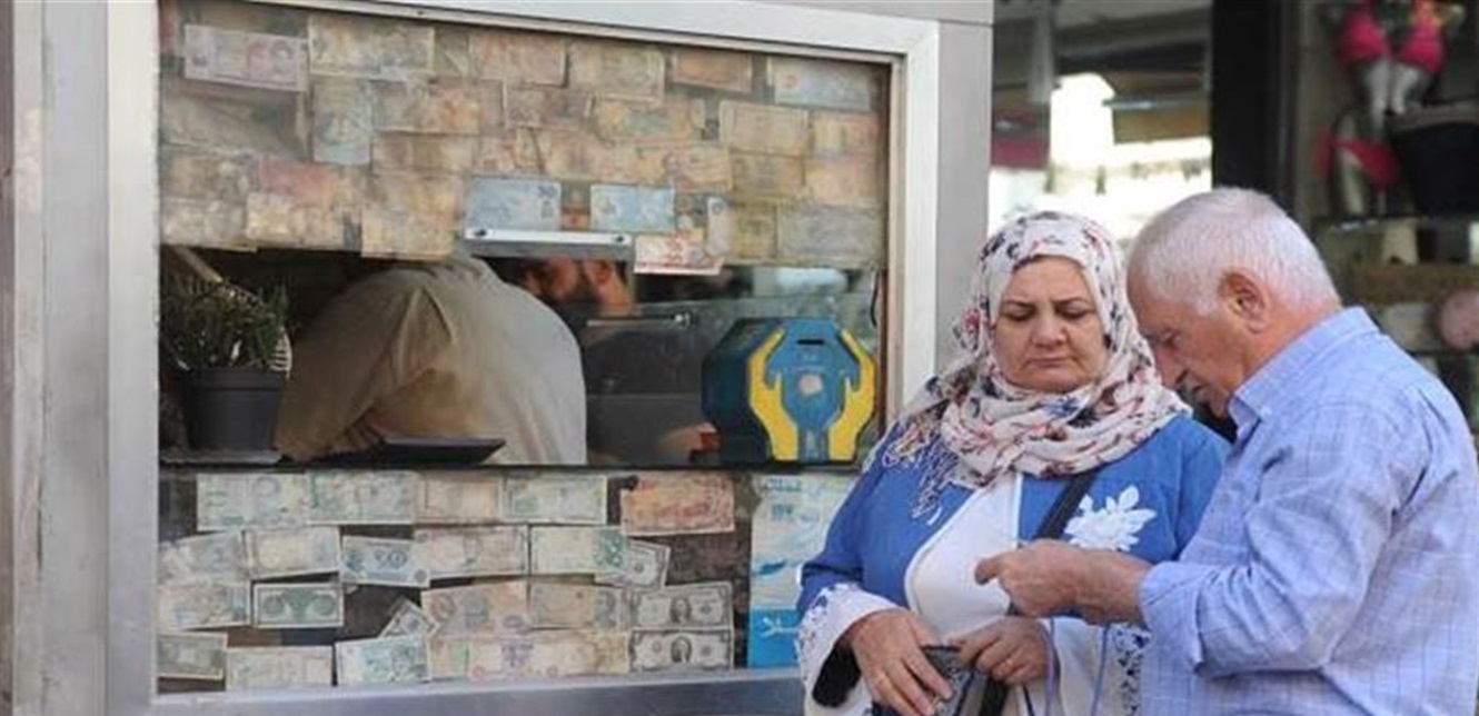 بعد ارتفاعه الملحوظ أمس.. هكذا افتتح الدولار صباحا في السوق الموازية